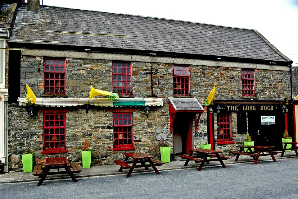 Loop Head Peninsula - Carrigaholt - West Street - Long Dock Pub - View to NE