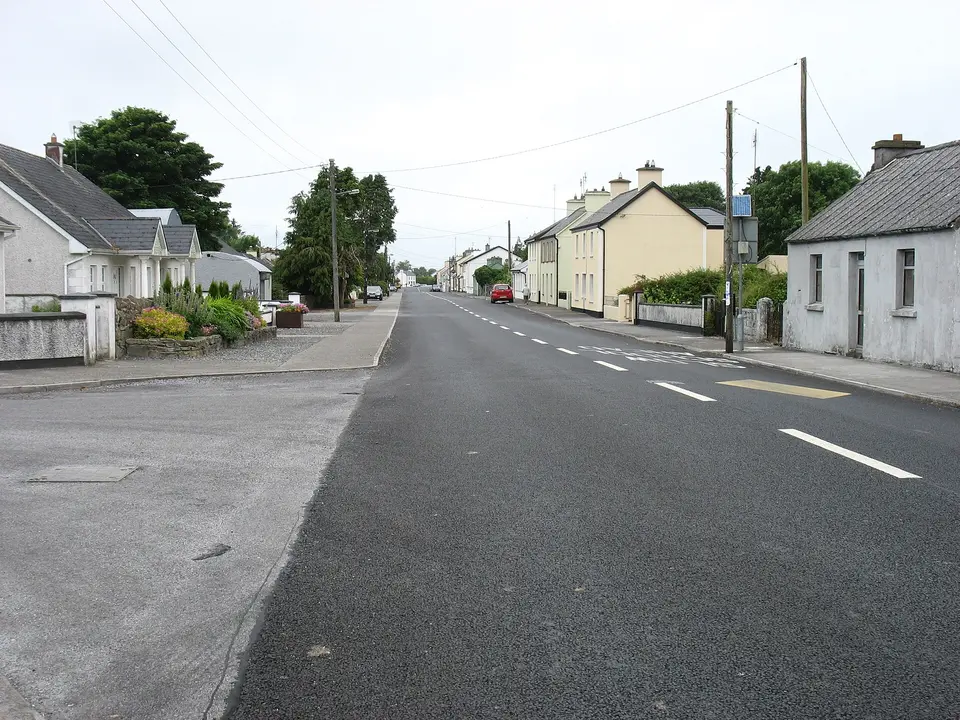 Loughglinn main street