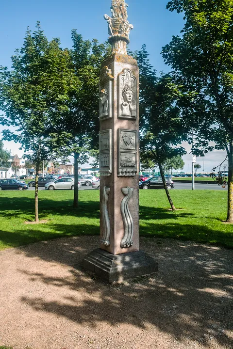 The Ready Boat Pillar