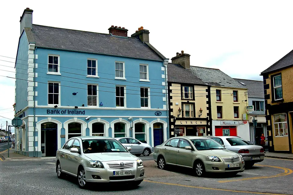 Milltown Malbay - Ennis Rd (R474) & Mullagh Rd - Bank of Ireland, Lynch, etc