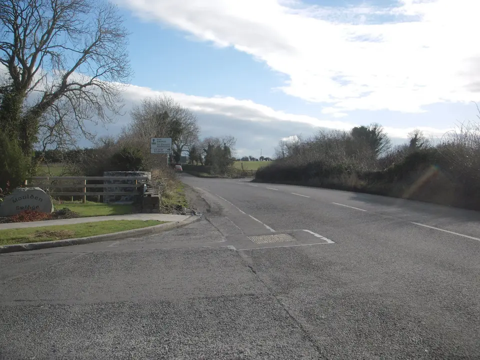 Moulden Bridge Junction east of Ratoath, Co Meath. A bridge not noticeable from the road lies between the two junctions.