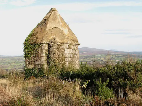 Mount Alto Tower Viewing tower, once part of the Woodstock Estate of Inistioge, located about 400m N of Mount Alto summit. Looking towards Brandon Hill on horizon.