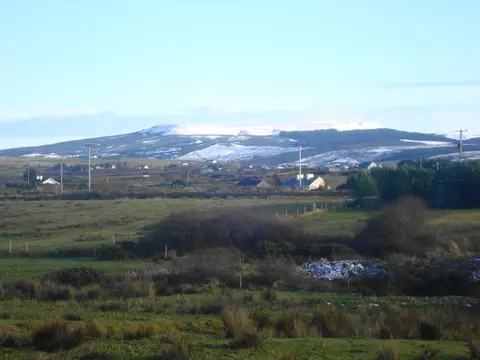 Mount Callan (en:Slievecallan) in a wintery dress in january 2010