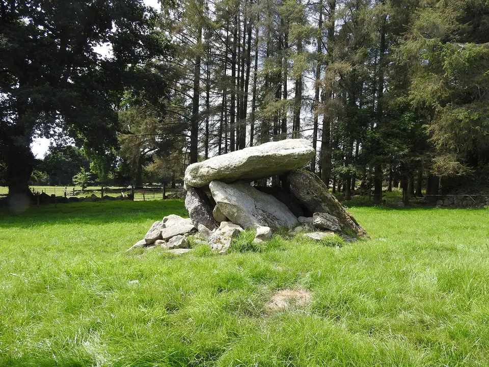Owning Portal tomb back view