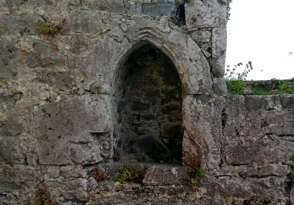 Piscina in the Wouth wall of Cullahill Castle Chapel. National Monuments ref no. for the church ruin is LA035-021001.