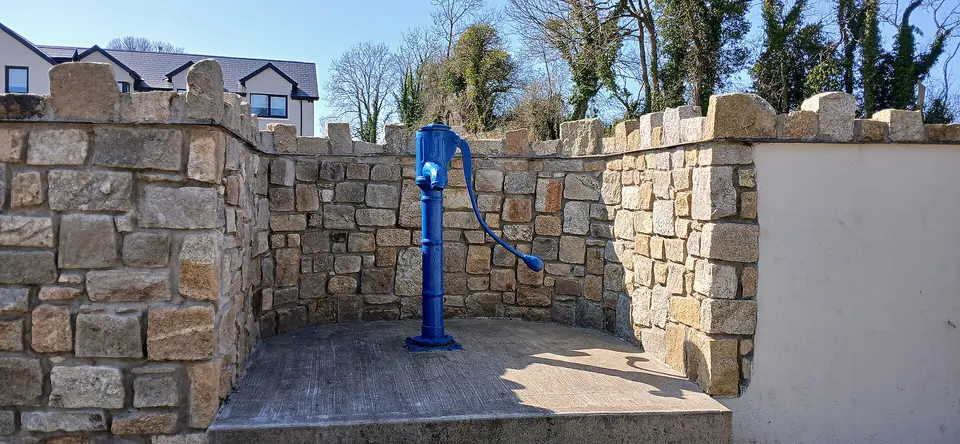 Roadside pump in Coan
