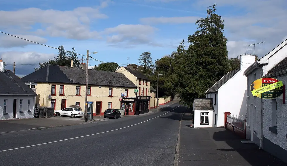 Rosenallis, County Offaly. Main Street, Rosenallis on the R422.