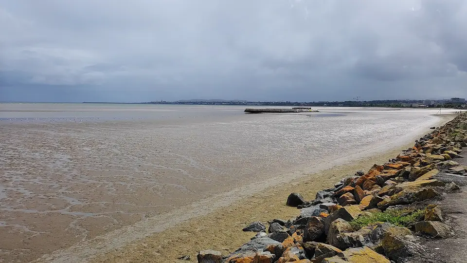 Sandymount Strand (bathing place Sandymount Strand is located on the Irish coast in the municipality/city Dublin City Council)