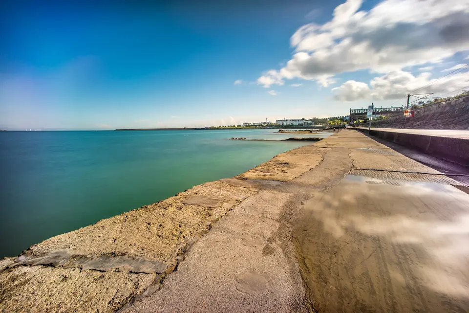 Seapoint Dublin Ireland (88182265)