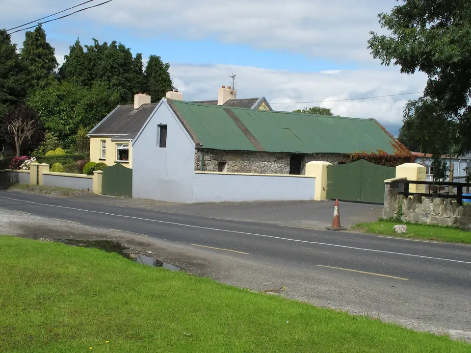 Stables and house near Shehan's Cross