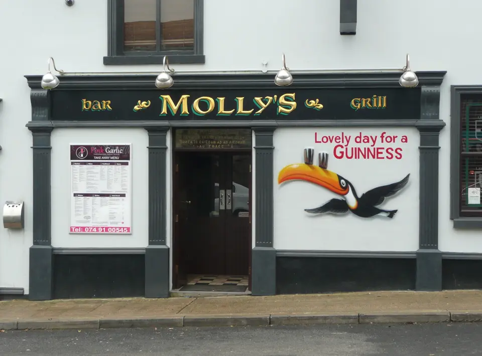 The front of Molly's Bar and Grill, Dunfanaghy