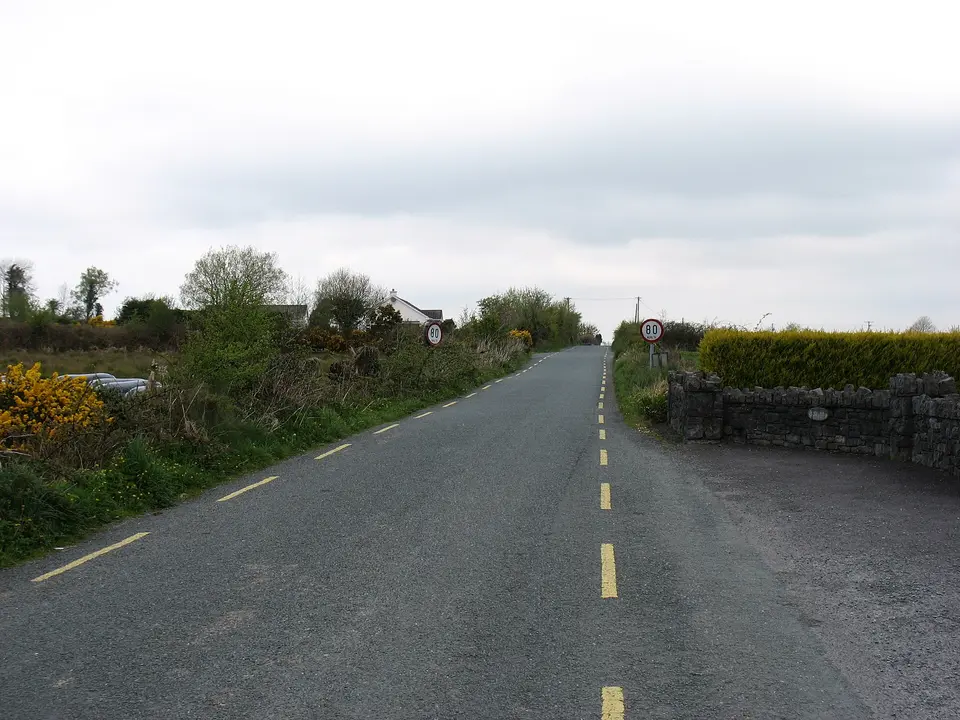 The L3012 leaving Barraduff