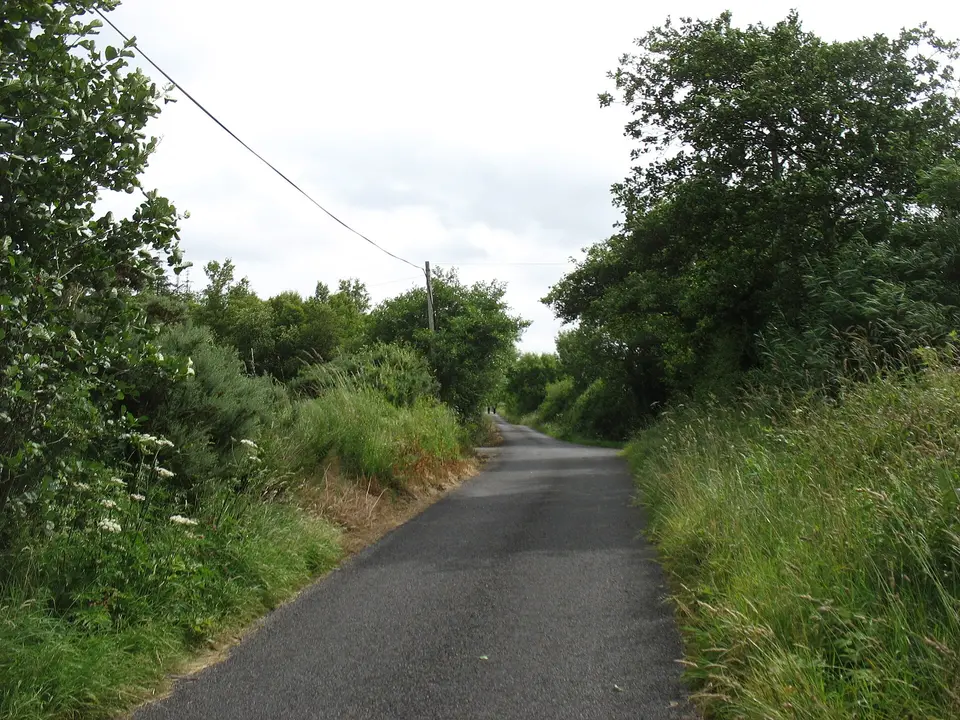 The L5947 east of Knock