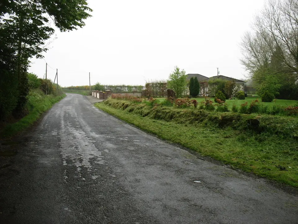 The L6048 heading for Glenbrien