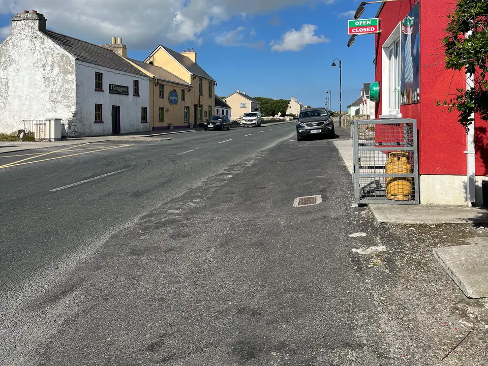The main street of An Geata Mór
