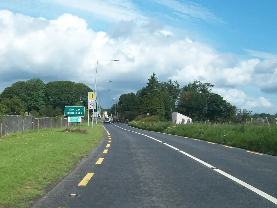 The N5 at the southern entrance to the village of Frenchpark