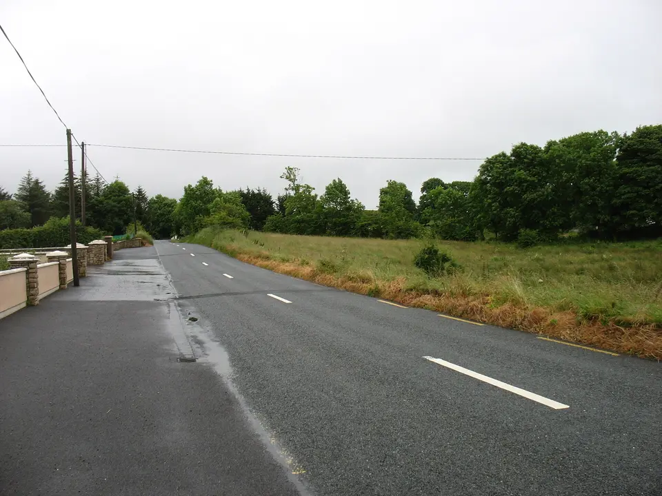 The R322 heading for Kilkelly