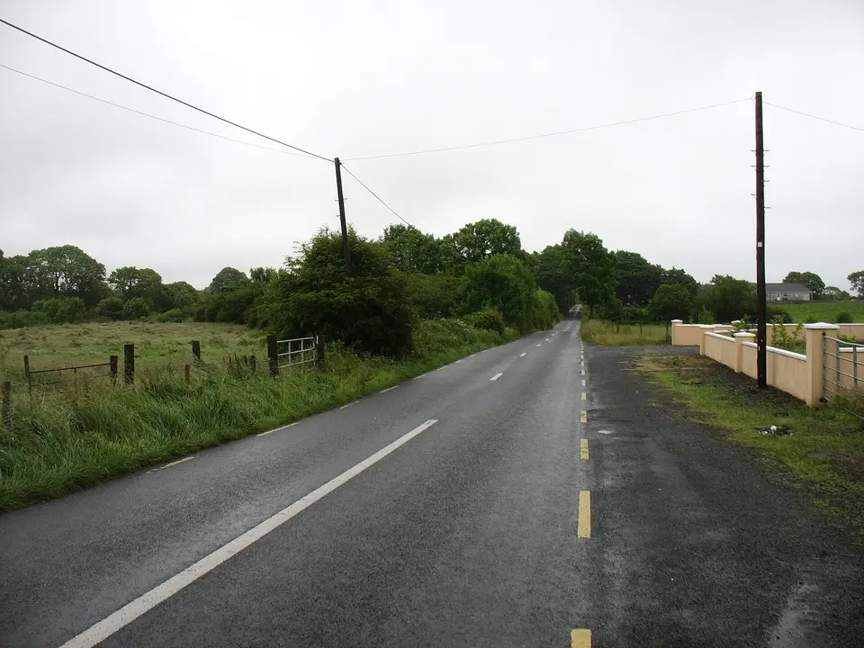 The R328 heading for Dunmore