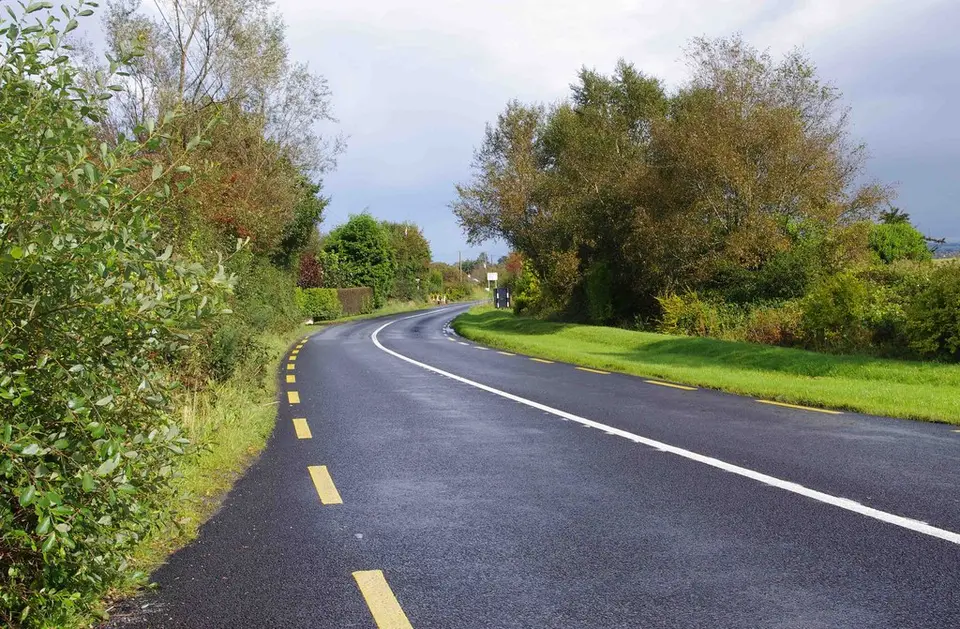 The R463 road to Killaloe, near O'Briensbridge