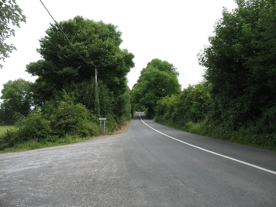 The R689 heading for Gortnahoo
