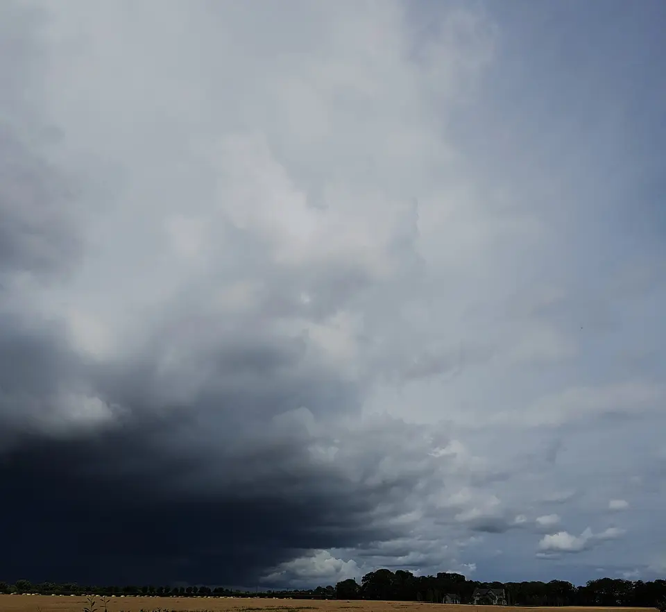 Thundery weather on approach