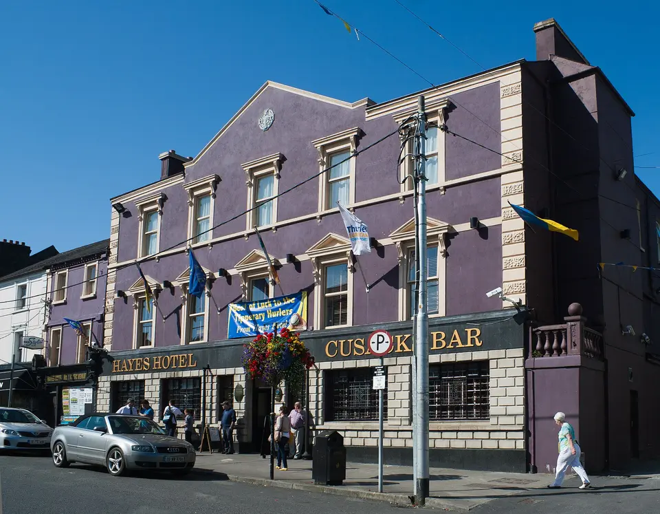 Hayes Hotel at the northern side of Liberty Square, built c. 1840. Reg. no. 22312048 in the National Inventory of Architectural Heritage.