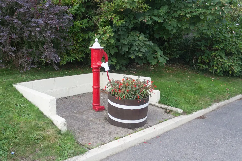 Village pump at the road in Tomhaggard.