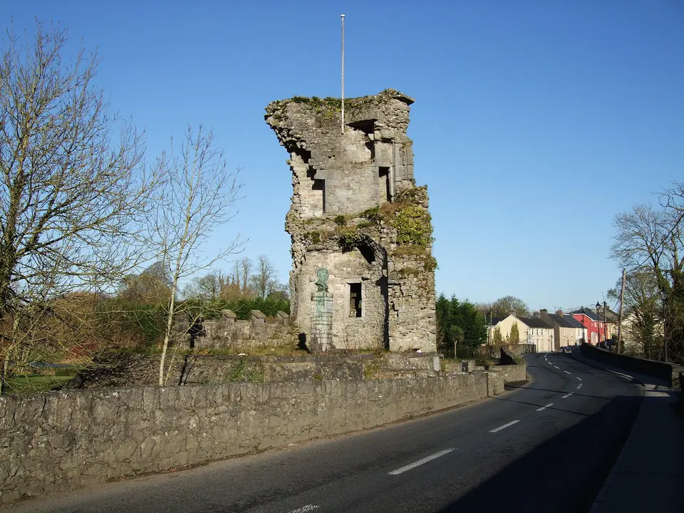 The castle at the bridge through Golden