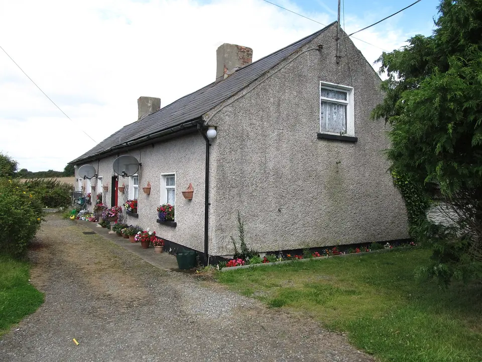 Traditional long house at Rathbrist Cottages