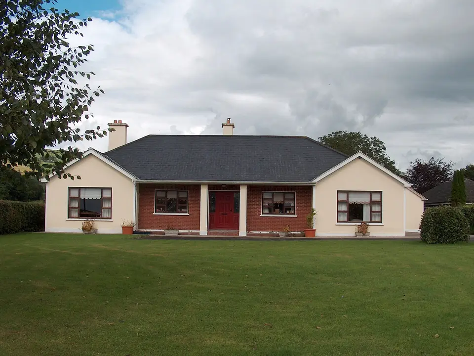 Twin gable bungalow to east of Doon village