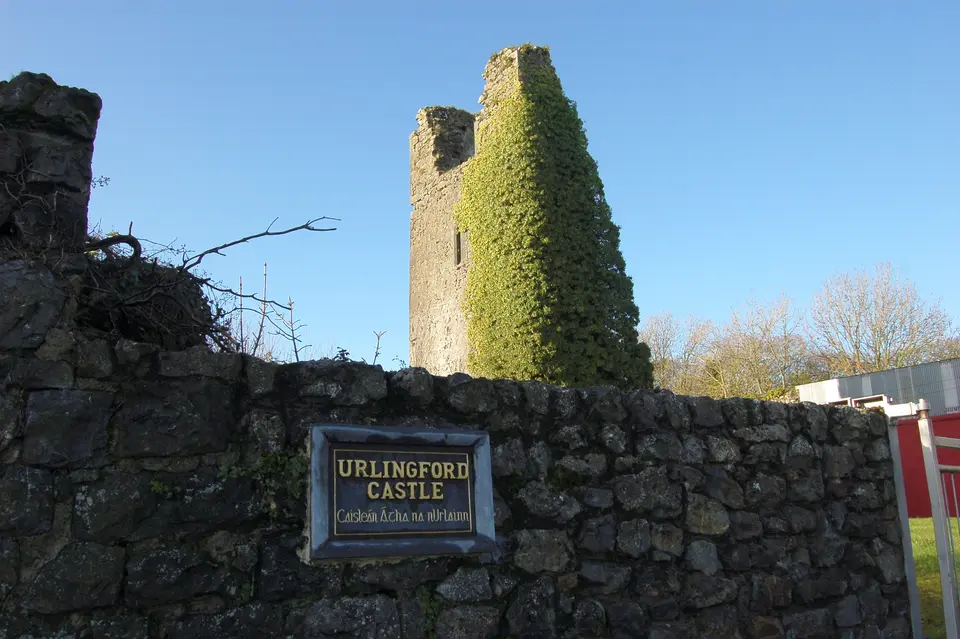 Ruin of the towerhouse castle in Urlingford with the sign in English and Irish