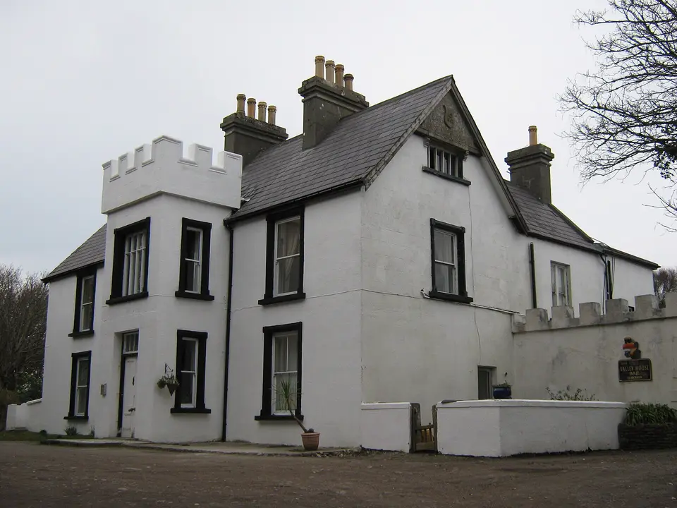 A Picture of the Valley House, Tóin an tSeanbhaile, Achill, where Mrs. Agnes McDonnell lived in the late 19th century. Currently a hostel and bar.