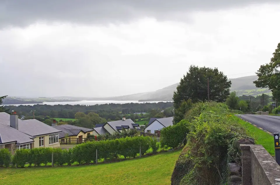 View from the R463 road at Ogonnelloe, Co. Clare