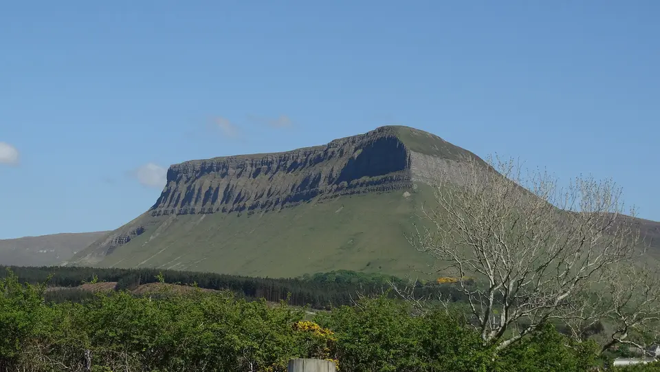 View towards Benbulbin from near Mullaghnaneane
