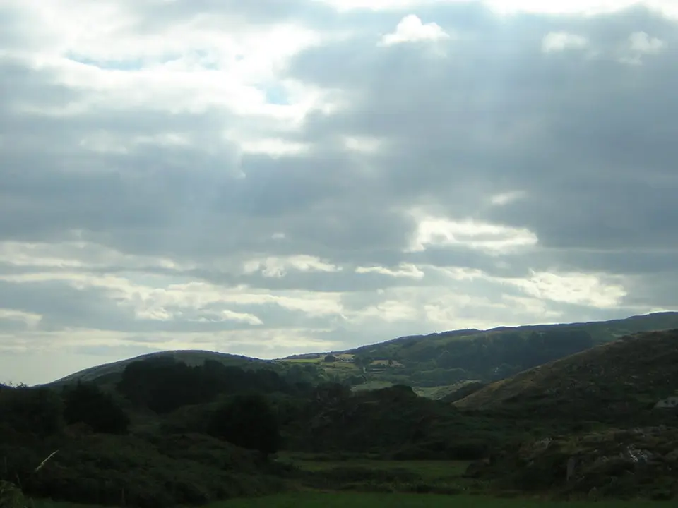 View westwards from the lane down to Tralispeen beach