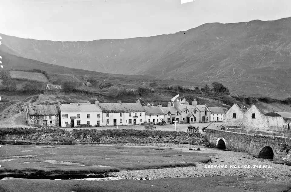 Village of Leenane, County Galway (29901419006)
