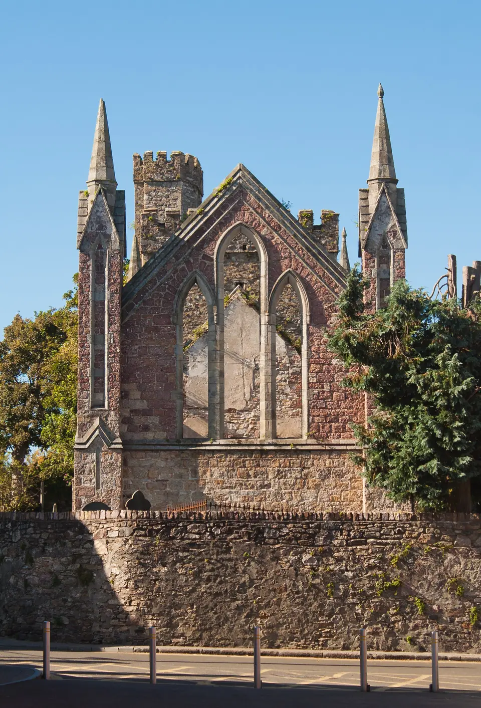 East window of Selskar Church, as seen from Temperance Row.