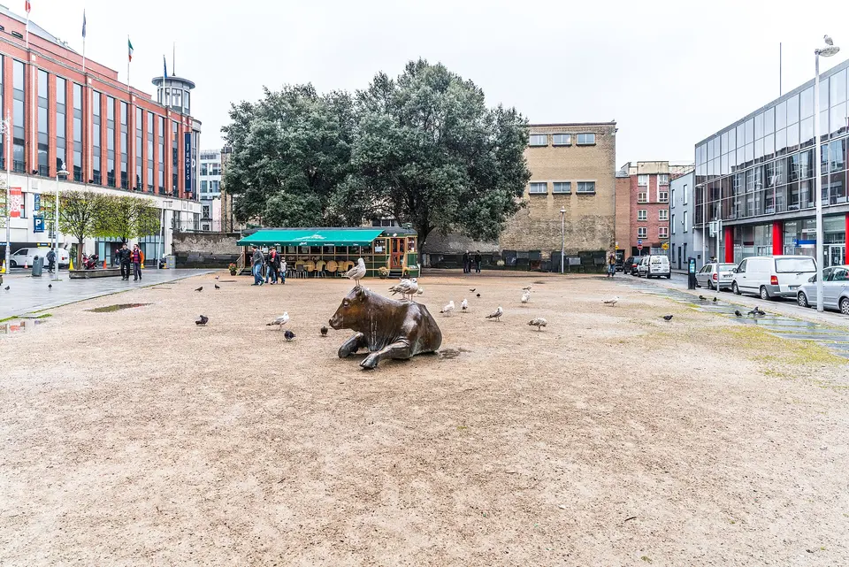 This statue is located at Wolfe Tone Square, Dublin, Ireland, beside the Jervis Shopping Centre. The gulls and pigeons are waiting to be fed.